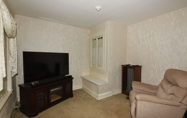 Building Photo - 75 Linwood St