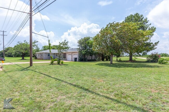Building Photo - 4 BED, 2 BATH, 2 CAR GARAGE!