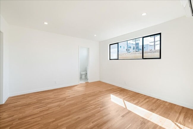 Building Photo - 652 Hayworth Ave