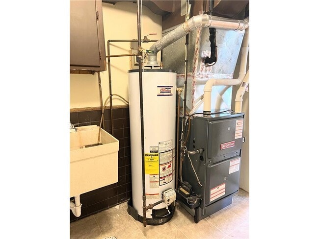 Building Photo - 1670 Stillwater St