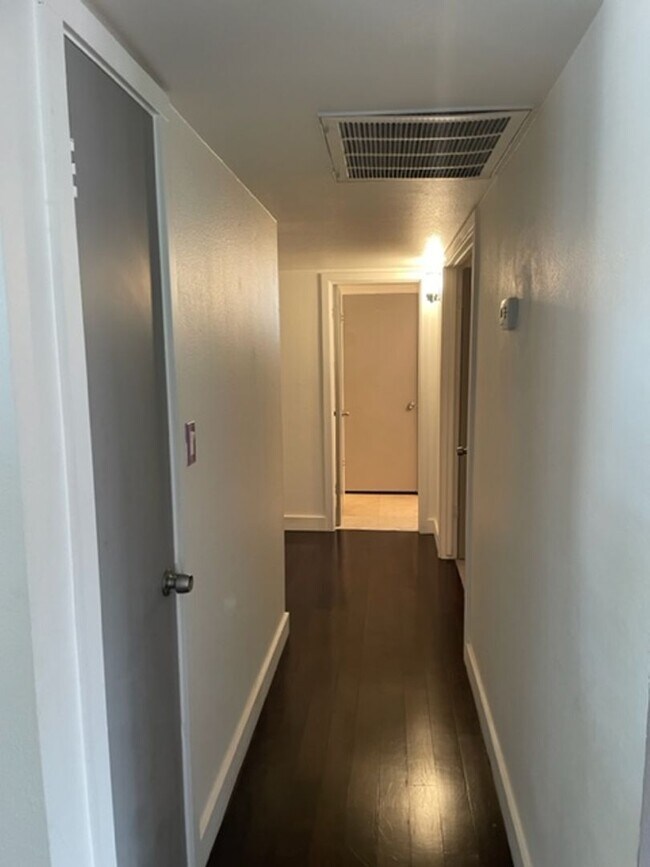 Building Photo - Charming 3 Bedroom Home | Oversized Backyard on Corner Lot