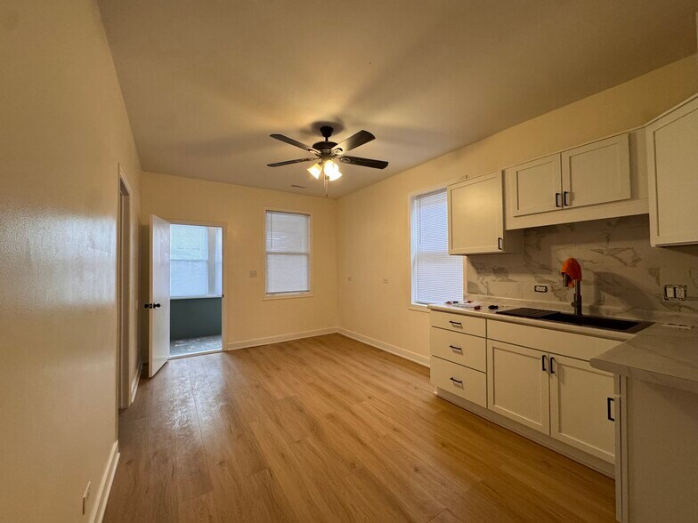 Building Photo - 3139 S 54th Ave