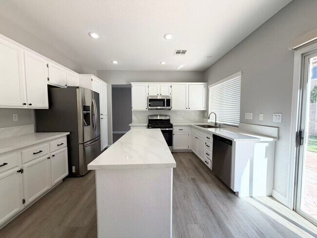 Building Photo - 10621 Olivebranch Ave