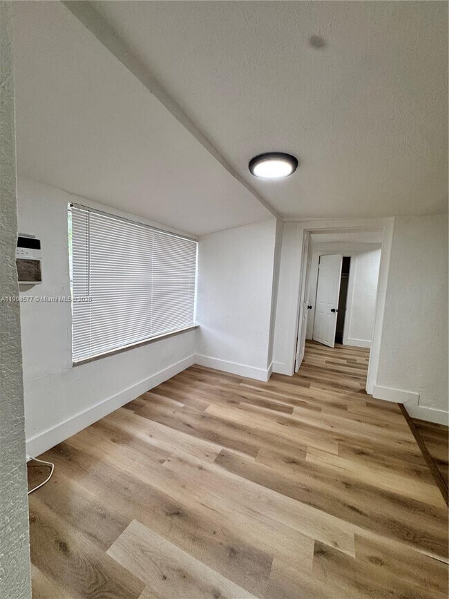 Building Photo - 1613 NW 45th St