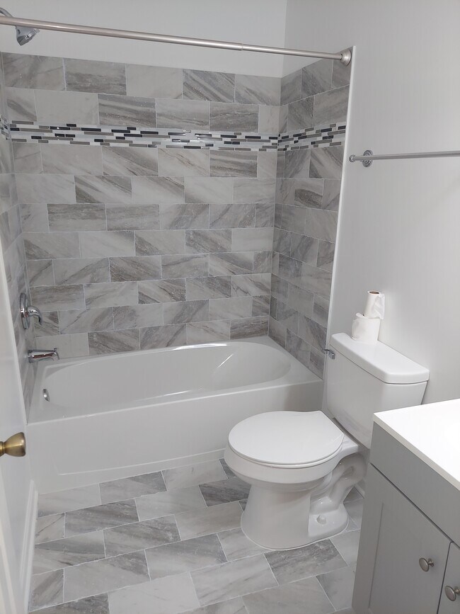 Building Photo - 4073 Silver Park Ter