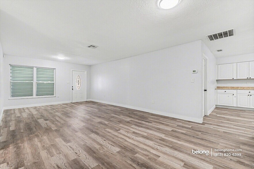 Building Photo - 22257 Yonkers Ave