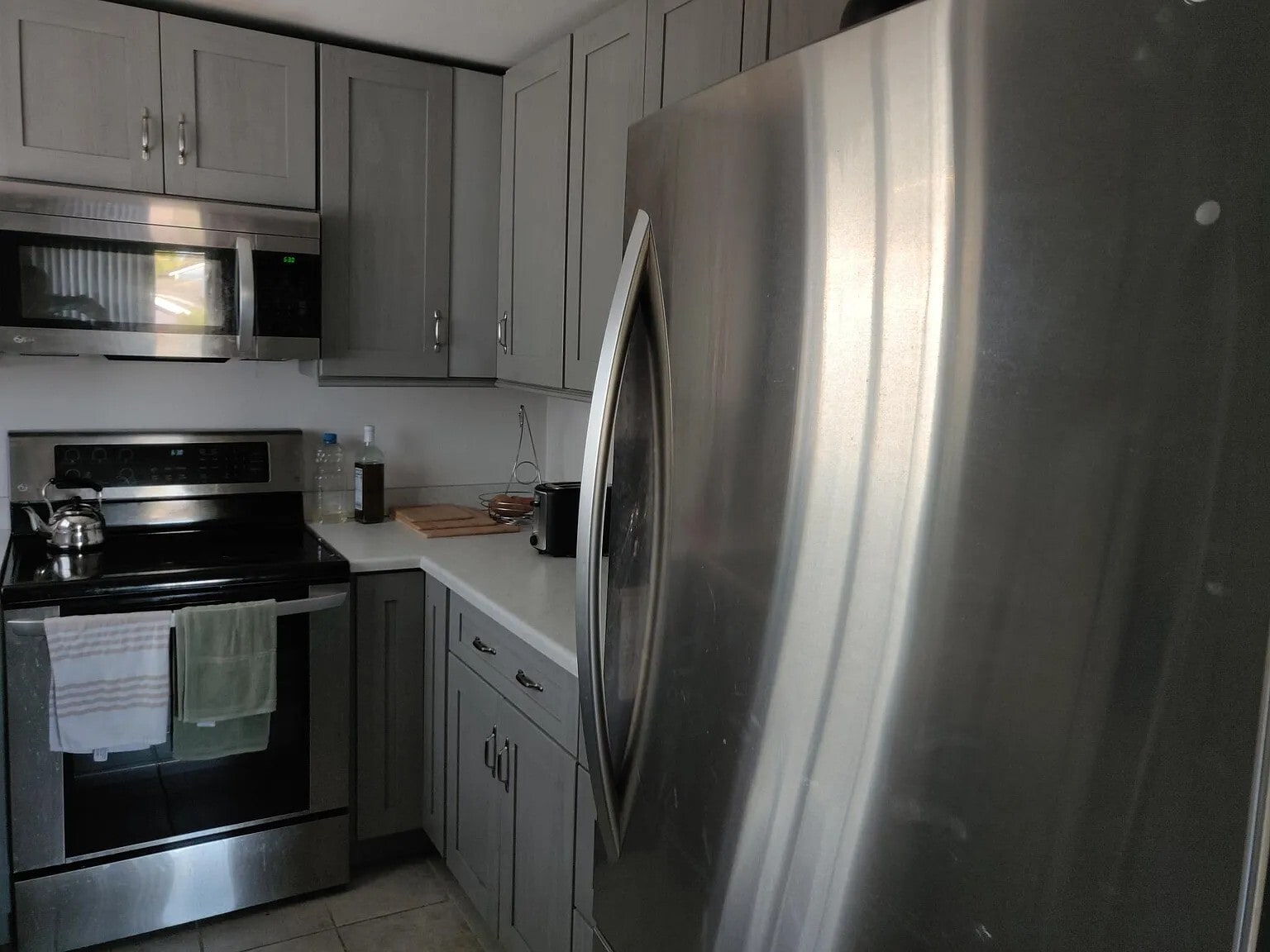 Large Fridge - 4159 38th Ave S