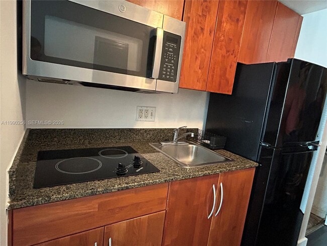 Building Photo - 1200 Brickell Bay Dr