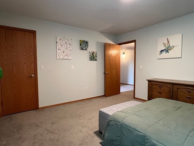 Building Photo - Three bedroom, 2.5 bath townhome