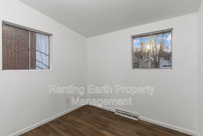 Building Photo - 801 Thomas Ave