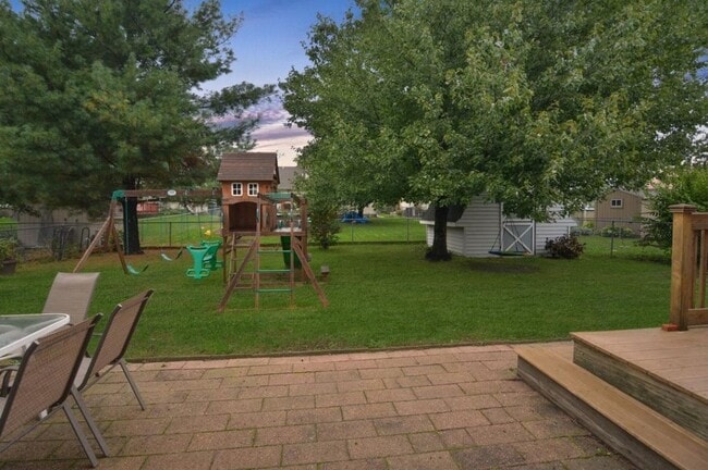 Building Photo - 1612 Fairfield Dr