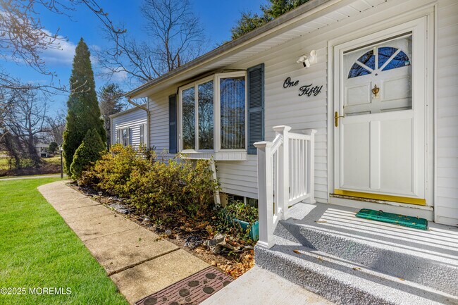 Building Photo - 150 Cloverdale Cir