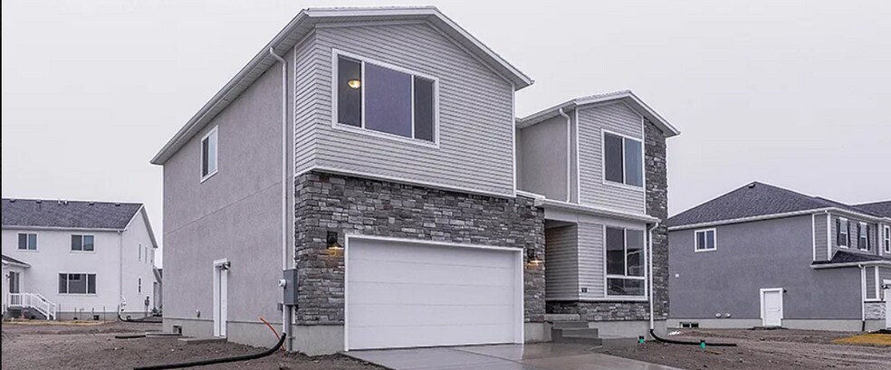 Building Photo - 1111 E Horseman Dr