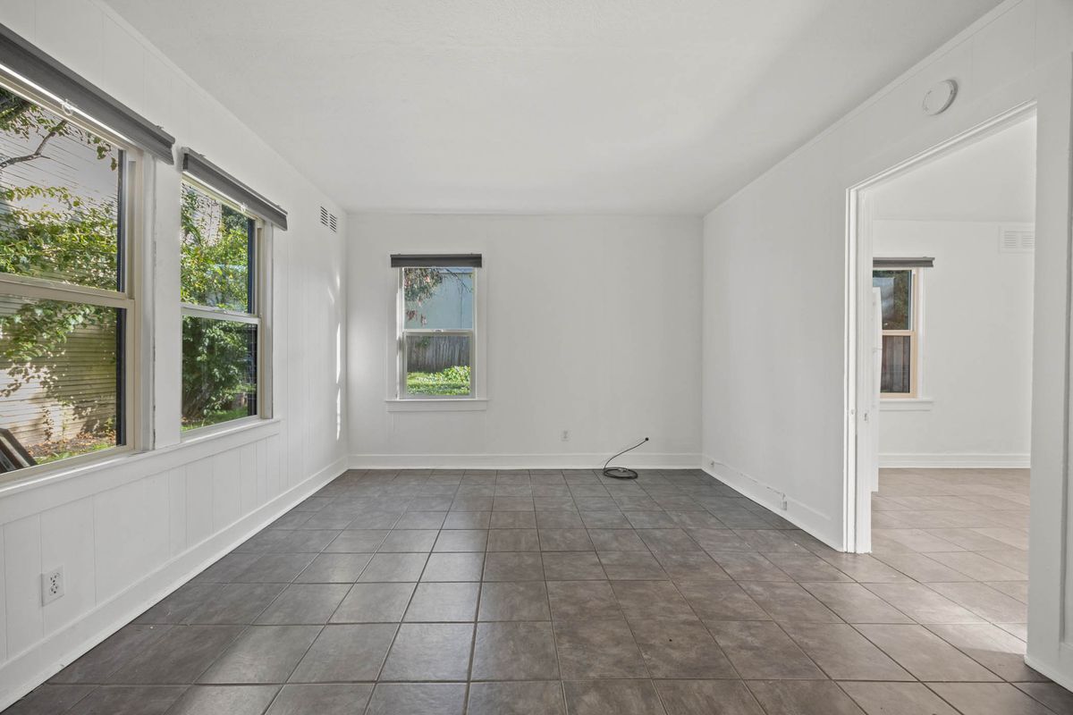 Building Photo - 1816 Carleton St