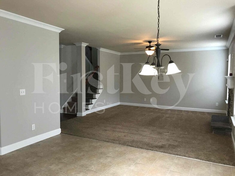 Building Photo - 2022 Poplar Falls Ave