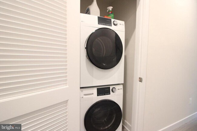 Building Photo - 6210 Monitor St