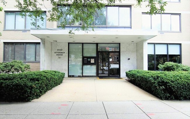 Building Photo - Bright and Spacious Condo in Fantastic Fog...