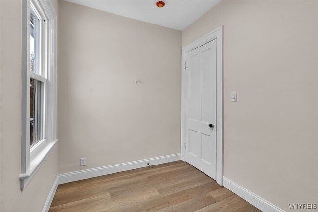 Building Photo - 404 Parkdale Ave