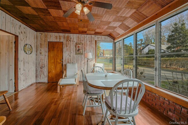 Building Photo - 425 Old Shipyard Ln