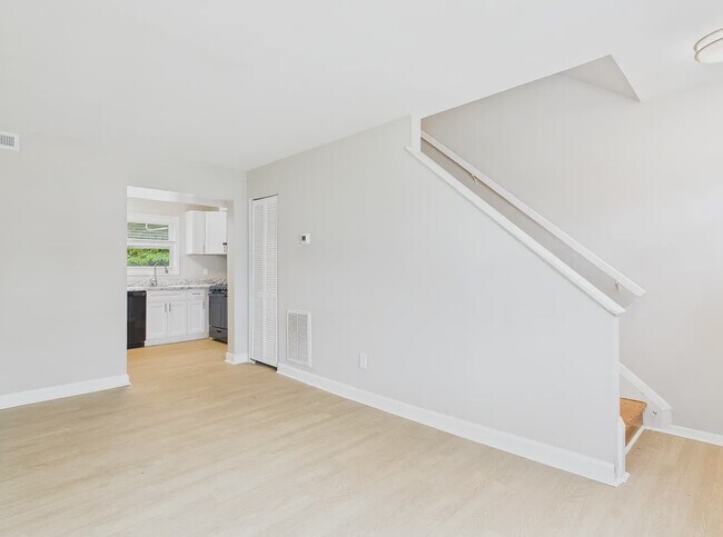 Building Photo - 27th Townhomes