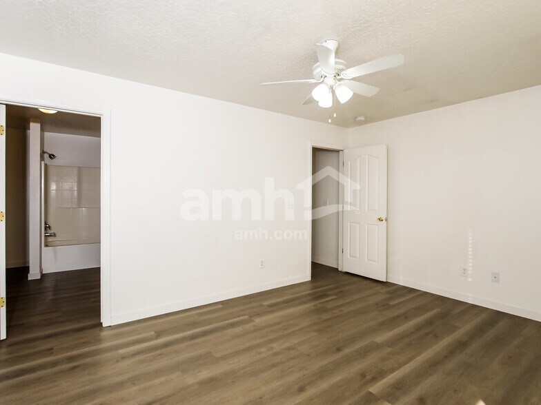 Building Photo - 12930 Hayes St