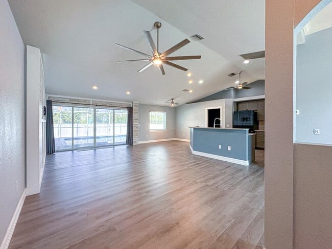 Building Photo - 13280 Foresman Blvd