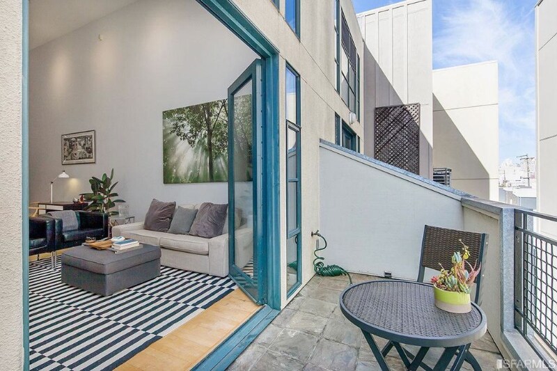 Building Photo - 161 Gilbert St