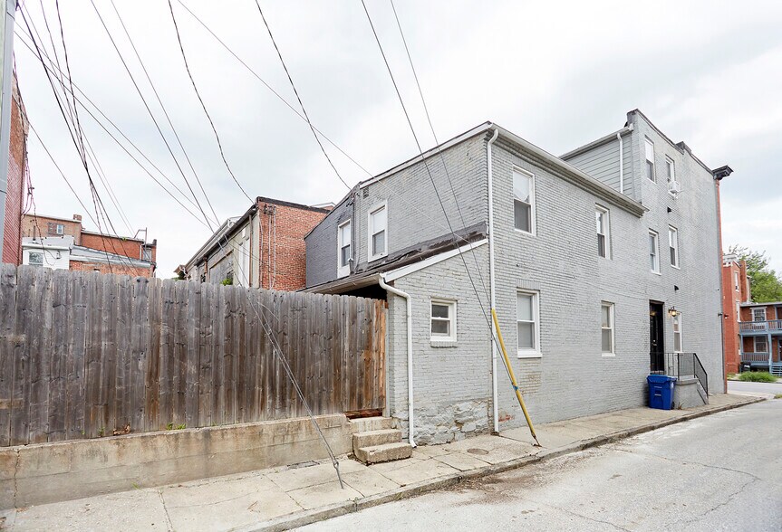 Building Photo - 112 S Calhoun St
