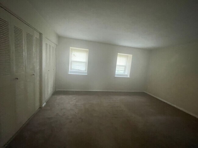 Building Photo - NICE 2 BEDROOM TOWNHOUSE IN LAKE EDWARDS