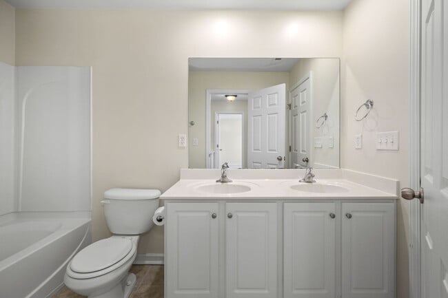 Building Photo - Creekside at Brentwood!