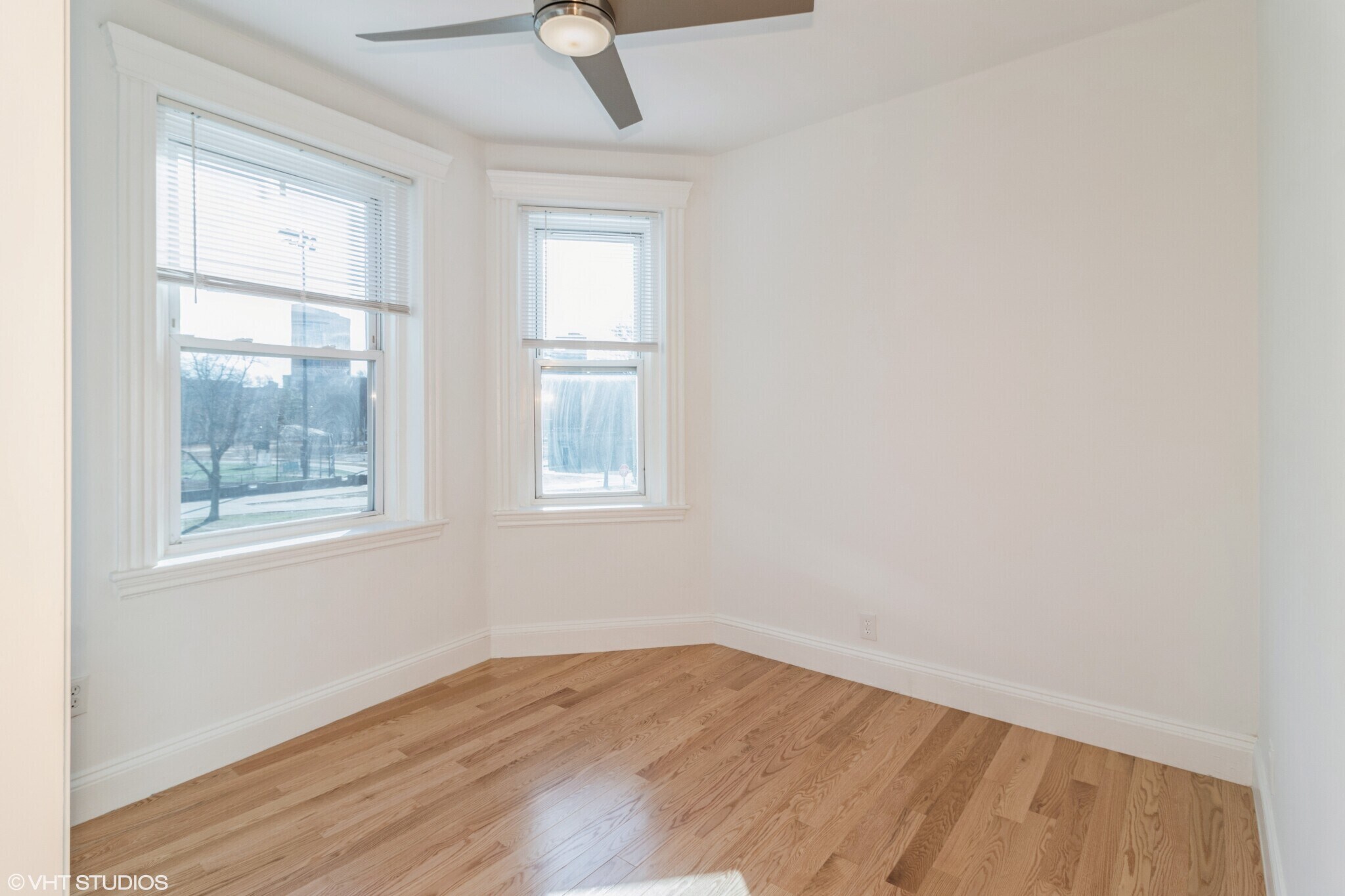 Building Photo - 151 Park Dr