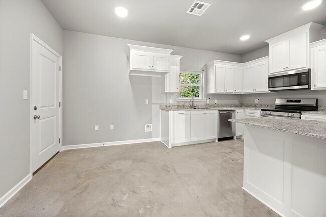 Building Photo - 18627 Greenwell Springs Rd