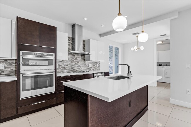 Building Photo - 6410 NW 105th Pl