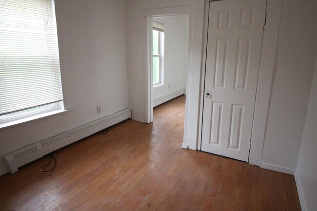 Building Photo - 11 Elm St
