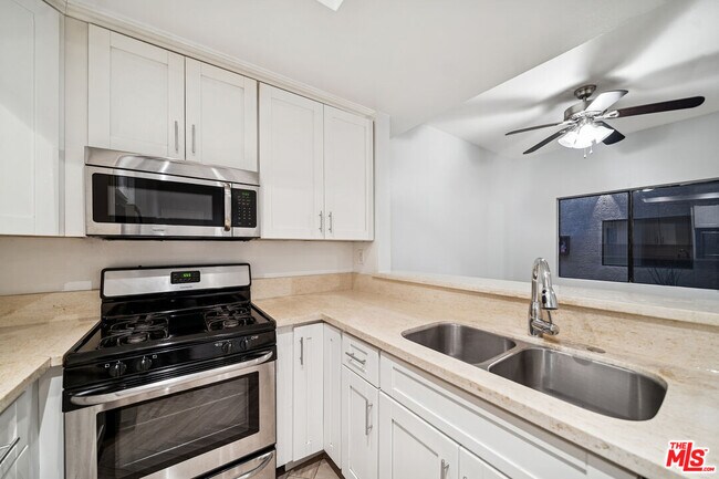 Building Photo - 5715 W Olympic Blvd