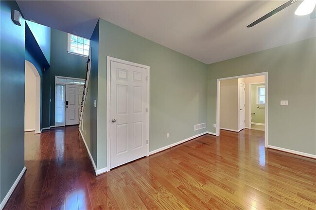 Building Photo - 327 Laurel Glen Crossing