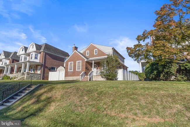 Building Photo - 821 Stanbridge St