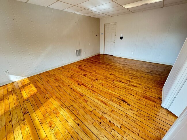 Building Photo - Apartment