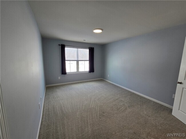 Building Photo - 113 South Dr