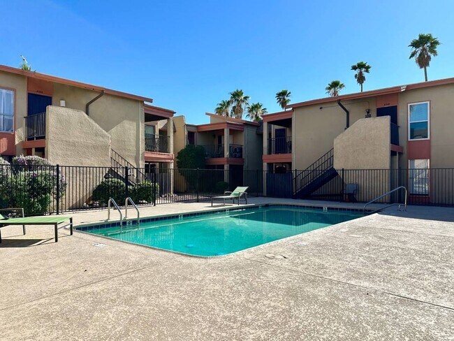 Building Photo - 1620 N Wilmot Rd