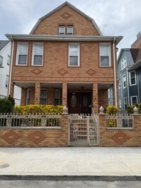 Building Photo - 610 E 26th St