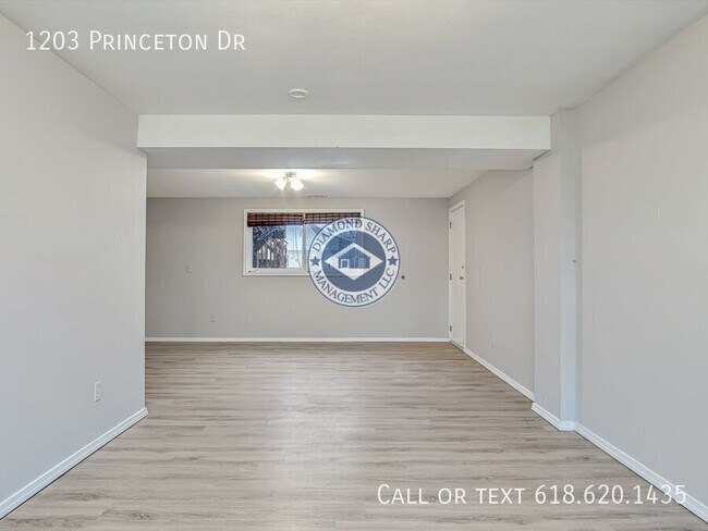 Building Photo - 1203 Princeton Dr