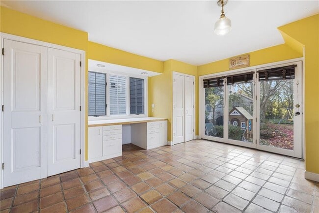 Building Photo - 73 Thames St