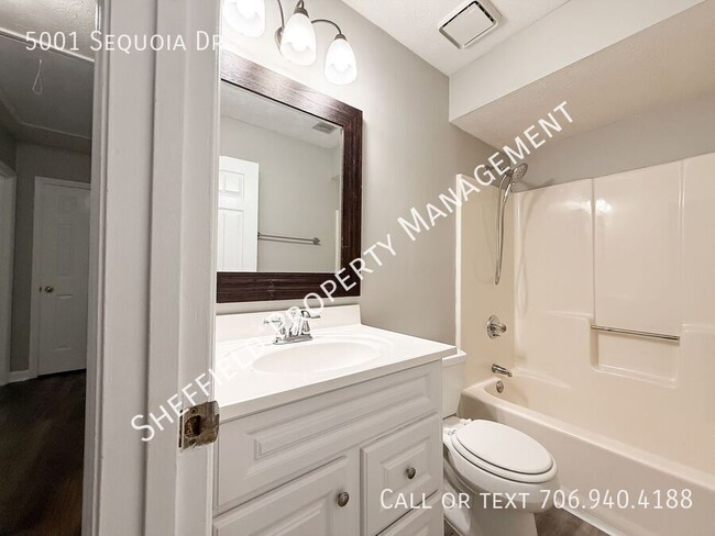 Building Photo - 5001 Sequoia Dr
