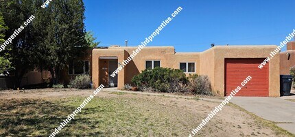 Building Photo - 2 miles from UNM cute 2 bedroom 1 bath