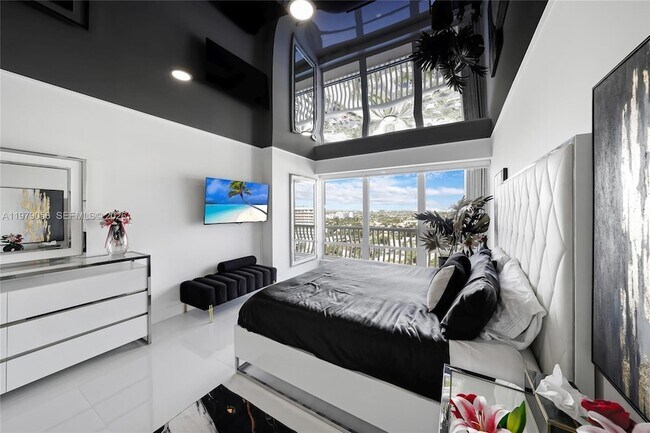 Building Photo - 4020 Galt Ocean Dr