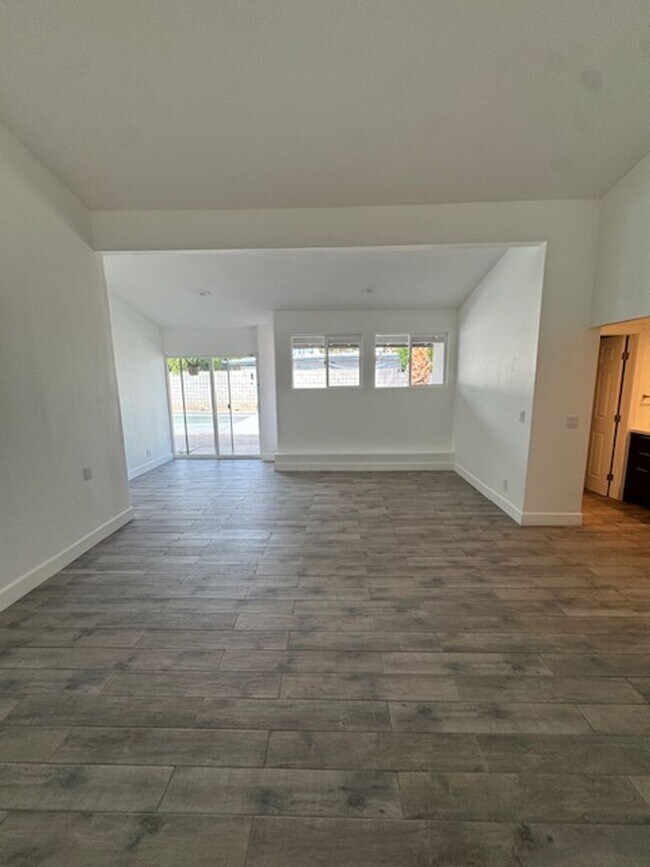 Building Photo - Welcome to your Palm Springs Retreat!