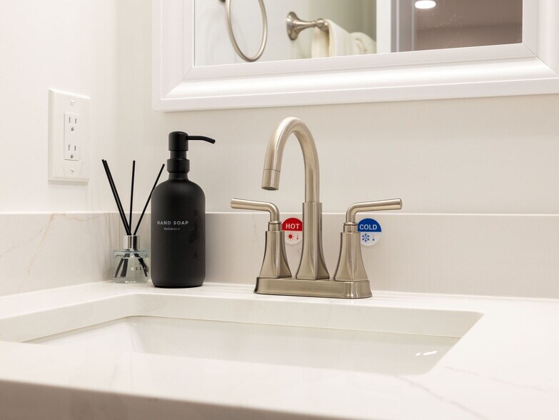 Building Photo - 1 Central Sq