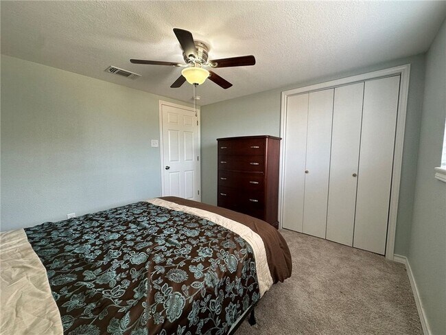 Building Photo - 201 Volpe Cir