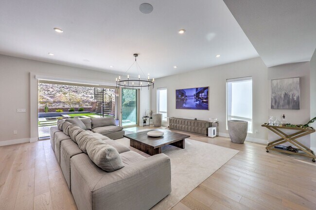 Building Photo - Exquisite 6-bed/ 6-bath residence nestled within the prestigious, guard-gated community of Revere...